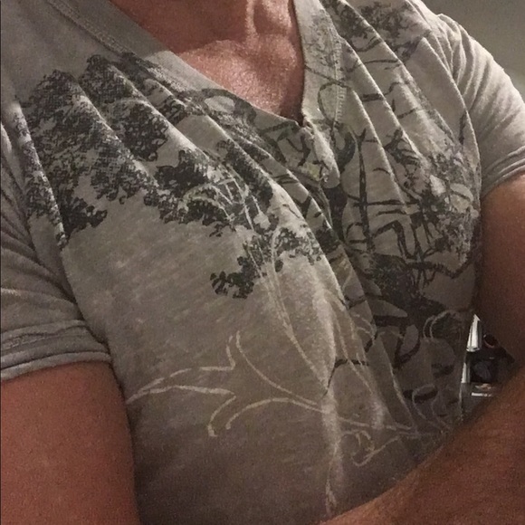 Men's Graphic Tee Size L - Picture 3 of 4