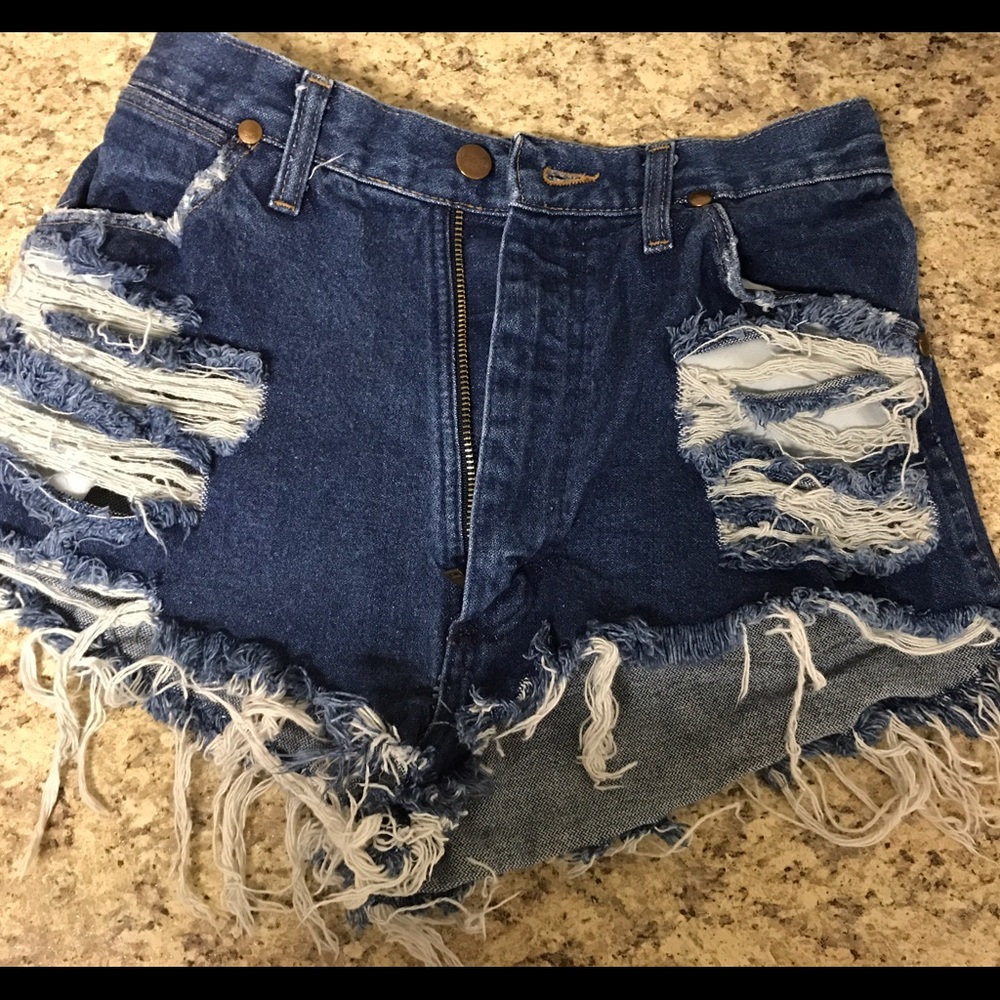High waist vintage distressed wrangler shorts
