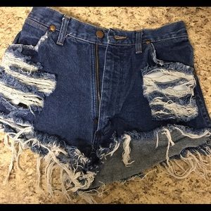High waist vintage distressed wrangler shorts