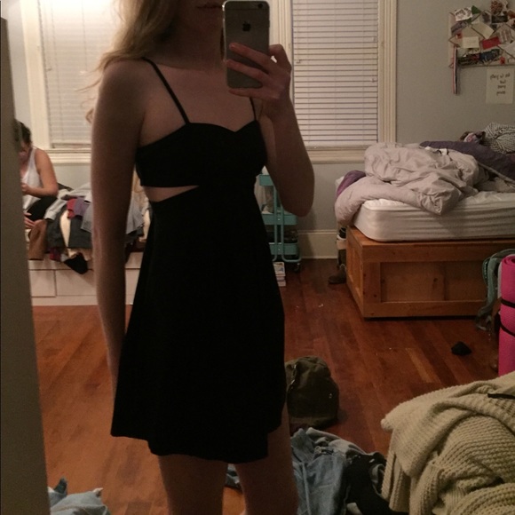 Black dress - Picture 2 of 4