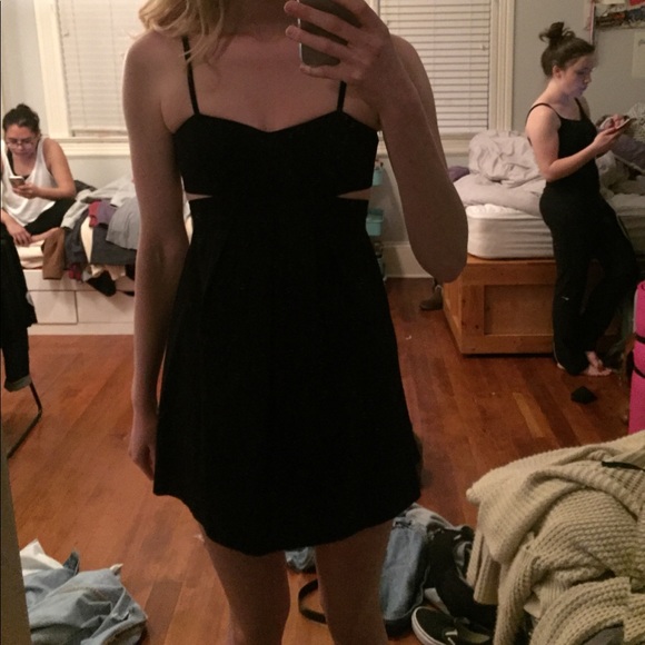 Black dress - Picture 3 of 4