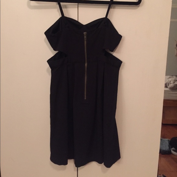 Black dress - Picture 4 of 4