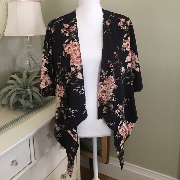 Painted Threads Jackets & Blazers - SALE! HP! 💗 4/24 Painted Threads Floral Kimono