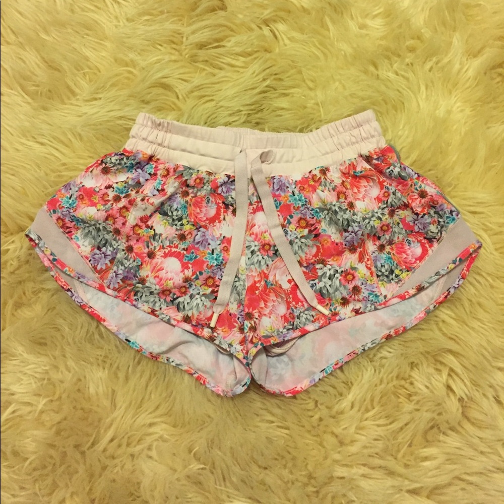 Rare Lululemon flowabunga Hotty hot short pink 6