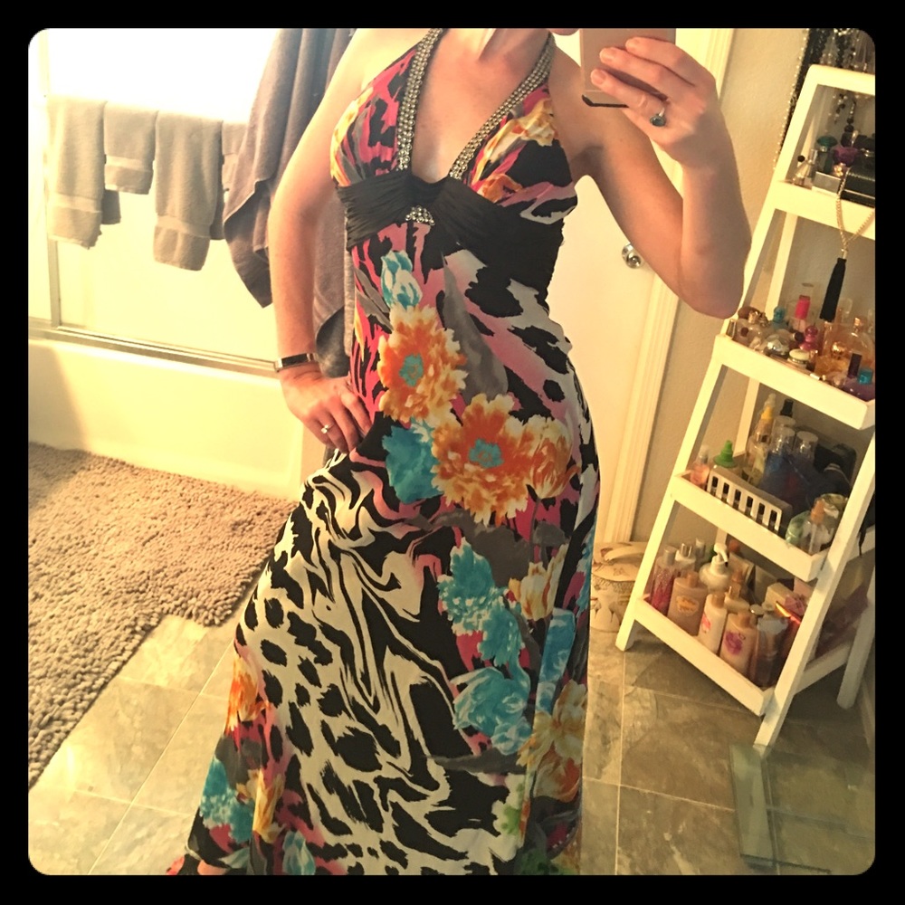 ‼️FINAL PRICE SALE‼️STUNNING FORMAL DRESS! - Picture 2 of 4