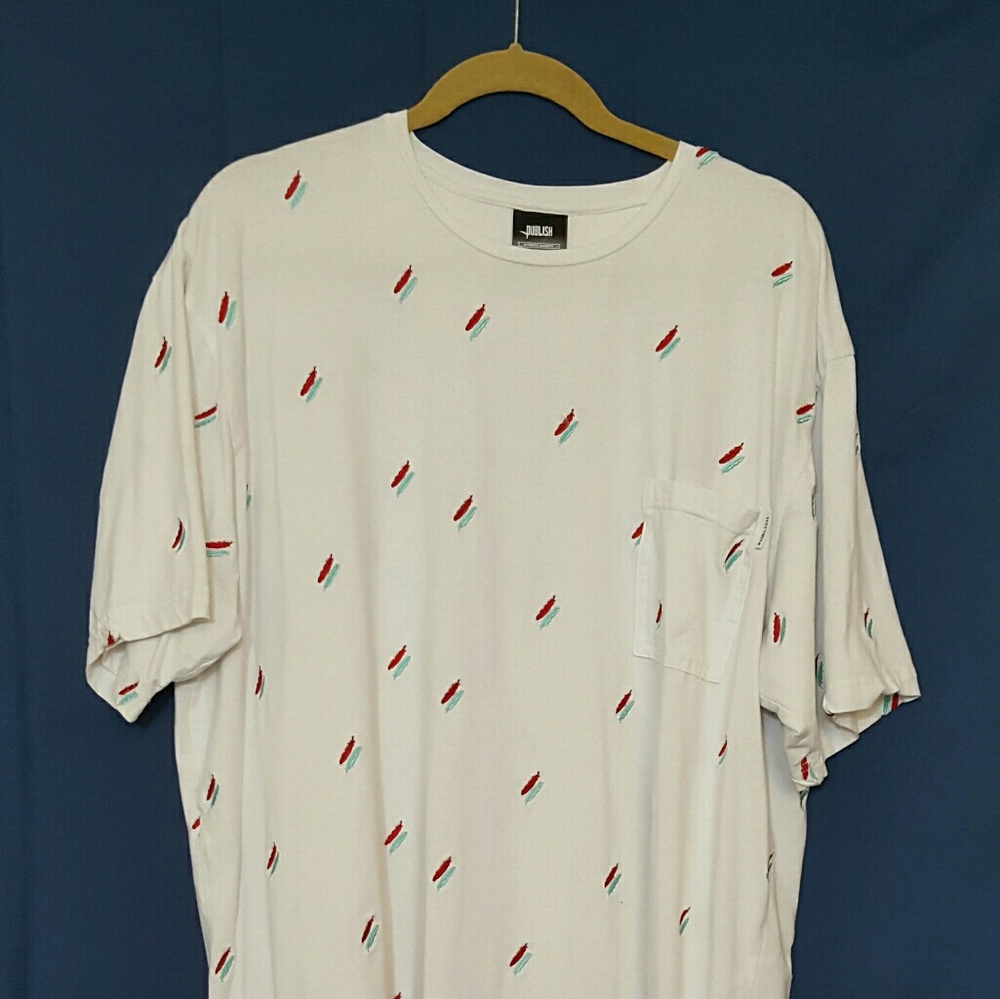 All over leafs pocket tee