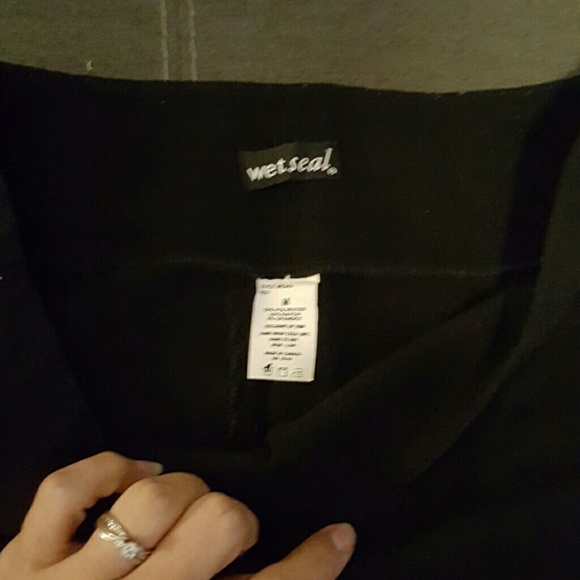 Black loose Capri slacks - Picture 2 of 3