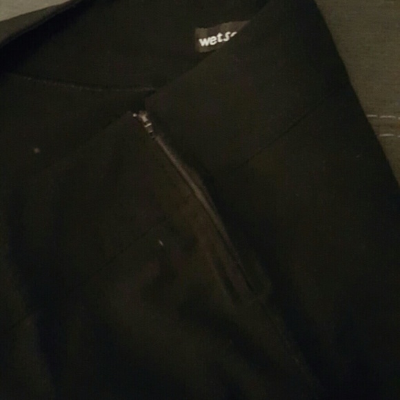 Black loose Capri slacks - Picture 3 of 3