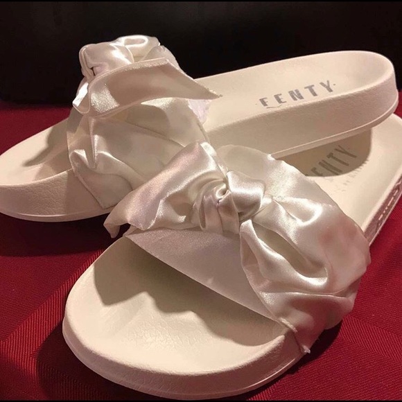 White silk fenty puma slides - Picture 2 of 2