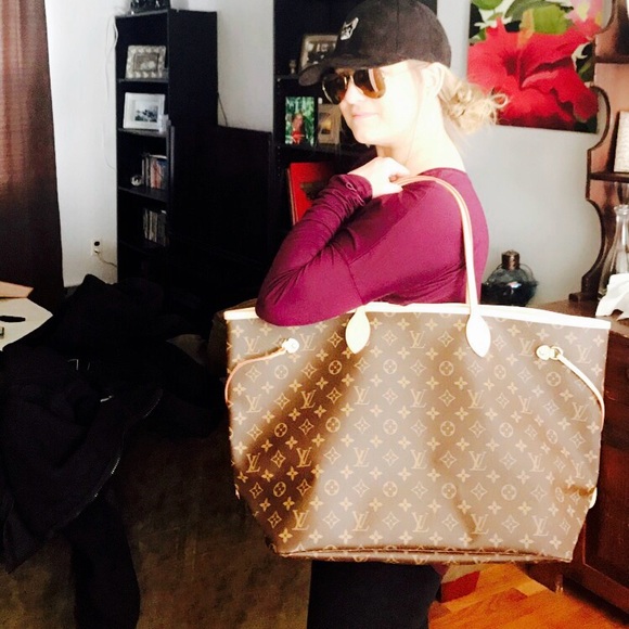 Just sharing my newest purchase LV neverfull GM - Picture 2 of 2
