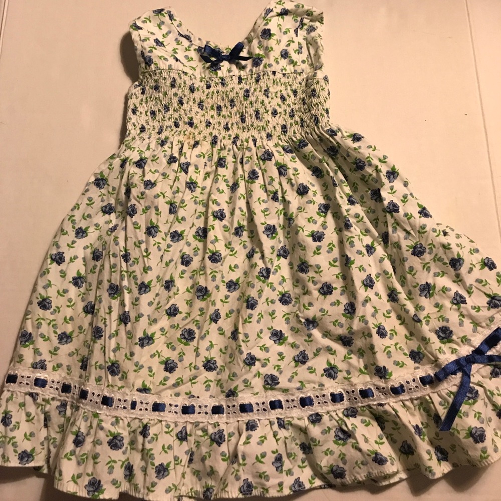 DRESS WITH RIBBON DETAIL AND HEAD KERCHIEF