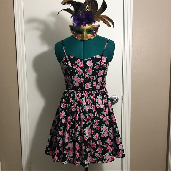 Black and pink floral dress - Picture 1 of 3