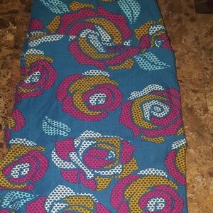 Lularoe Pixel Rose leggings ***PRICE IS FIRM***