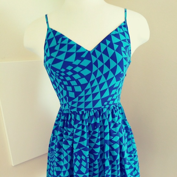 Geometric  Dress - Picture 3 of 3
