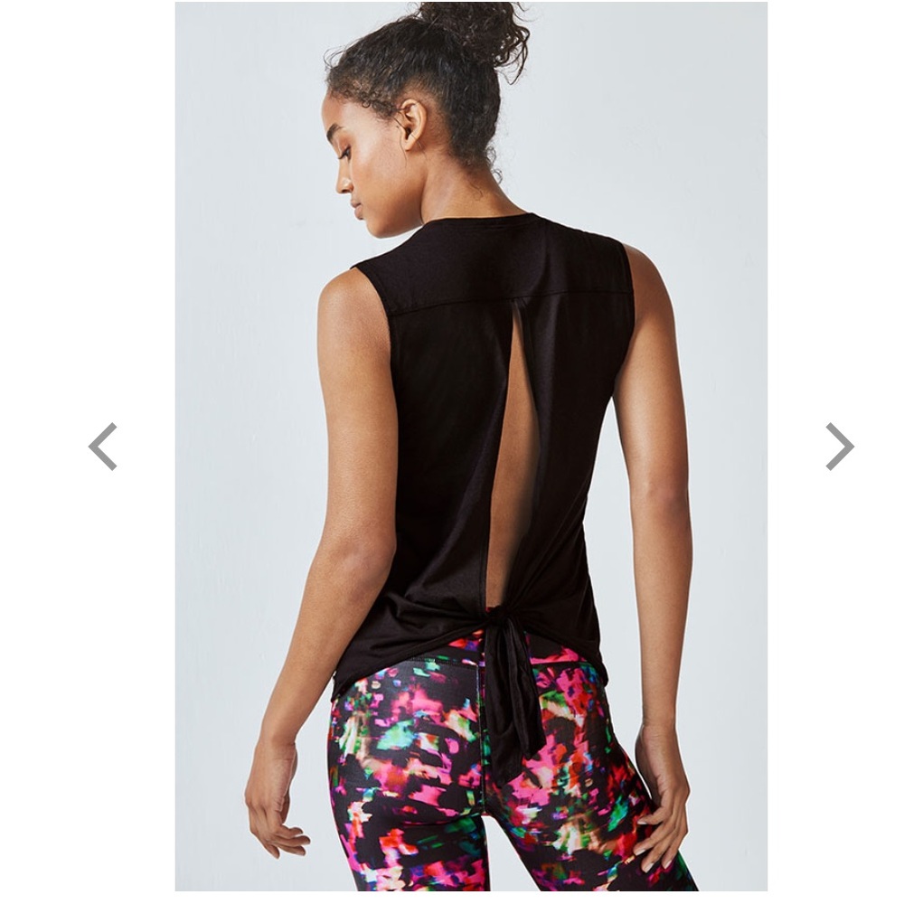 Slit back jersey shirt.