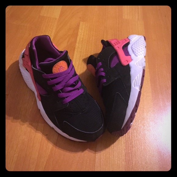 Nike Other - Nike Hurache Run 6Y
