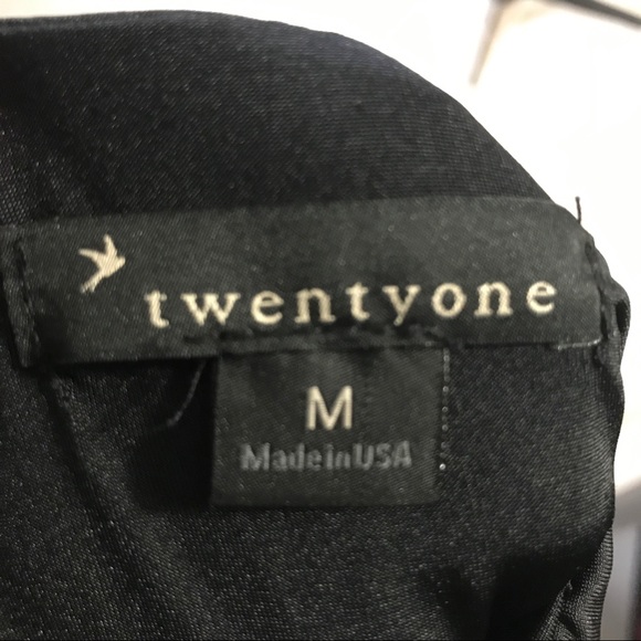 White and Black Halter Bubble Hem Dress - Picture 3 of 3