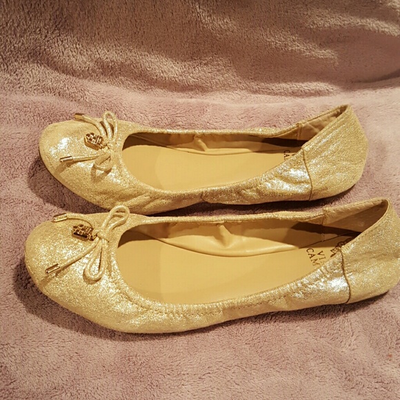 Vince Camuto Gold Ballet Flats - Picture 2 of 2