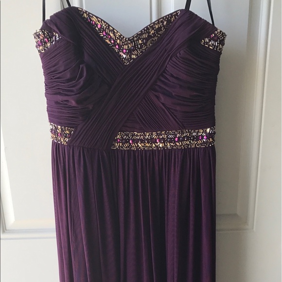 Gown - Picture 1 of 3