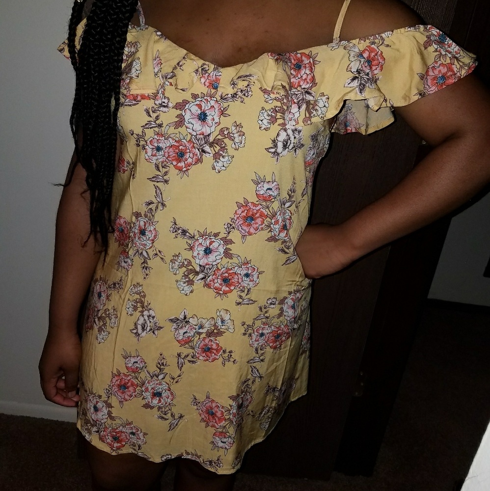 Dresses - Picture 2 of 2