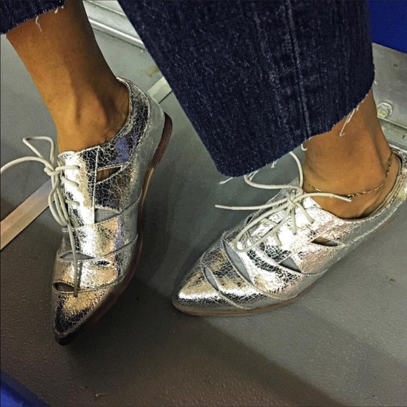 Distressed Metallic Silver Cutout Loafers Oxford - Picture 2 of 6