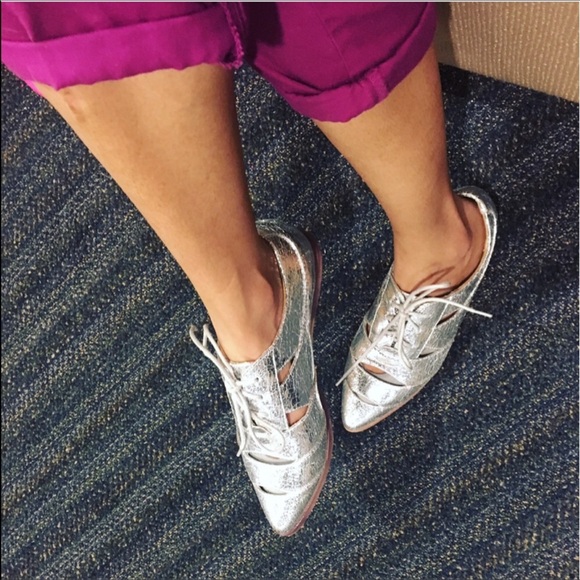 Distressed Metallic Silver Cutout Loafers Oxford - Picture 4 of 6