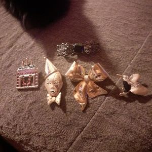 Lot of brooches