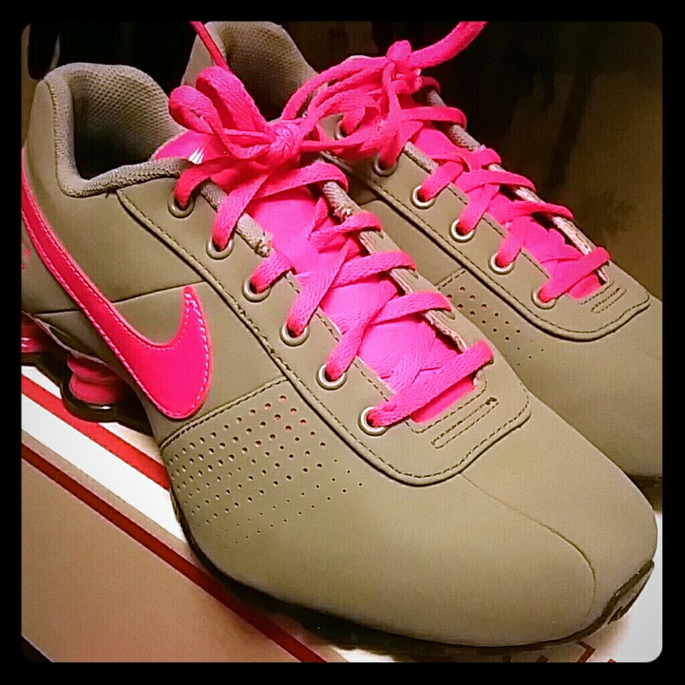 BRAND NEW RARE Nike Shox Deliver