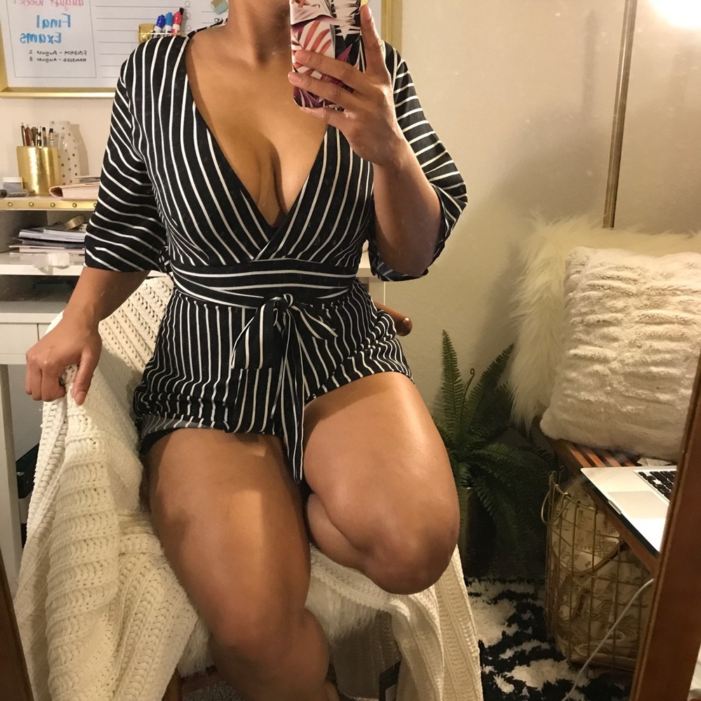 🌻 Black & White Striped Romper