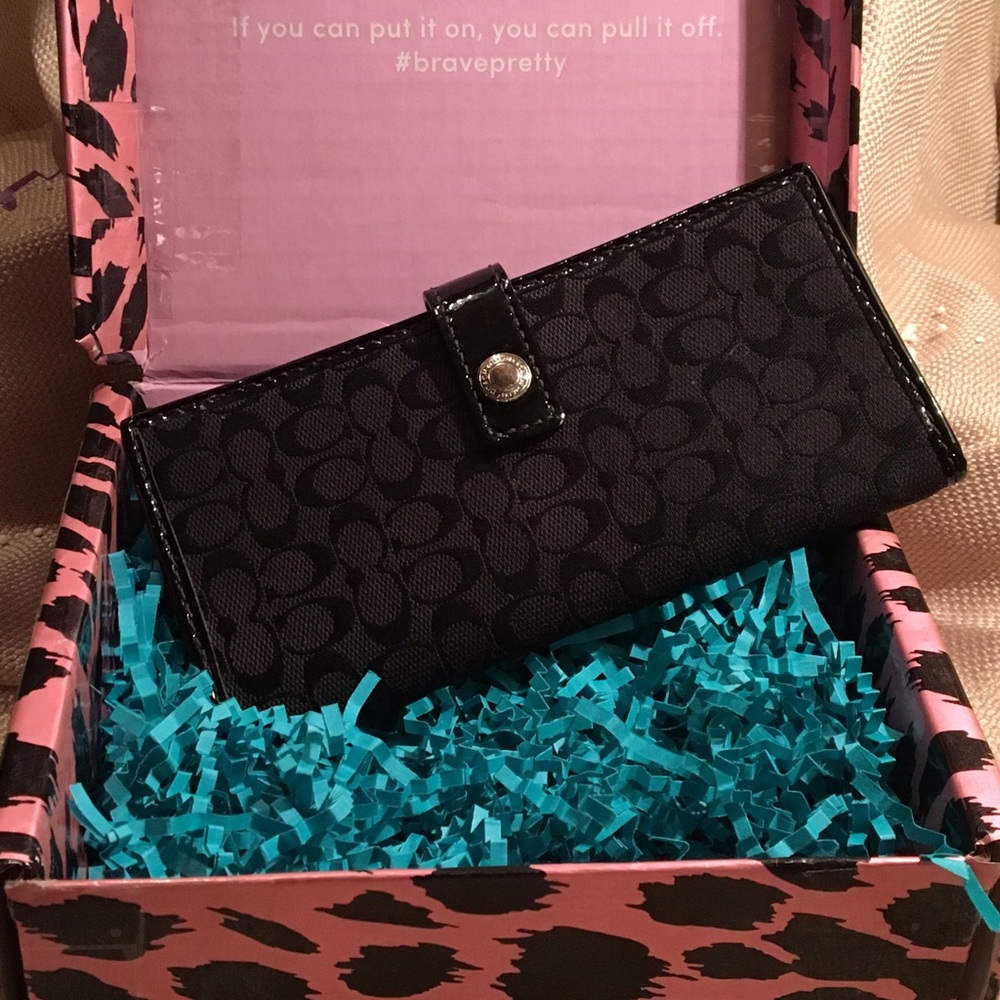 Slim Coach Signature Wallet