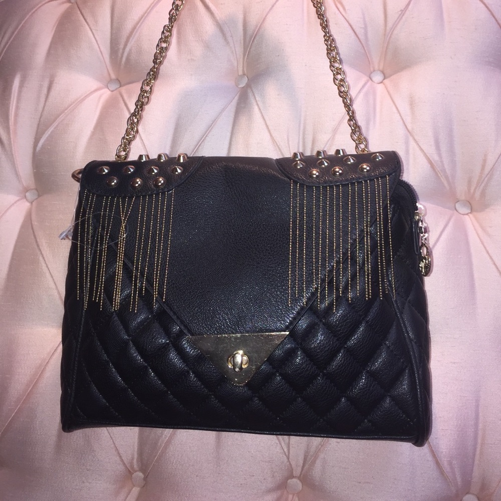 Black chain quilted purse