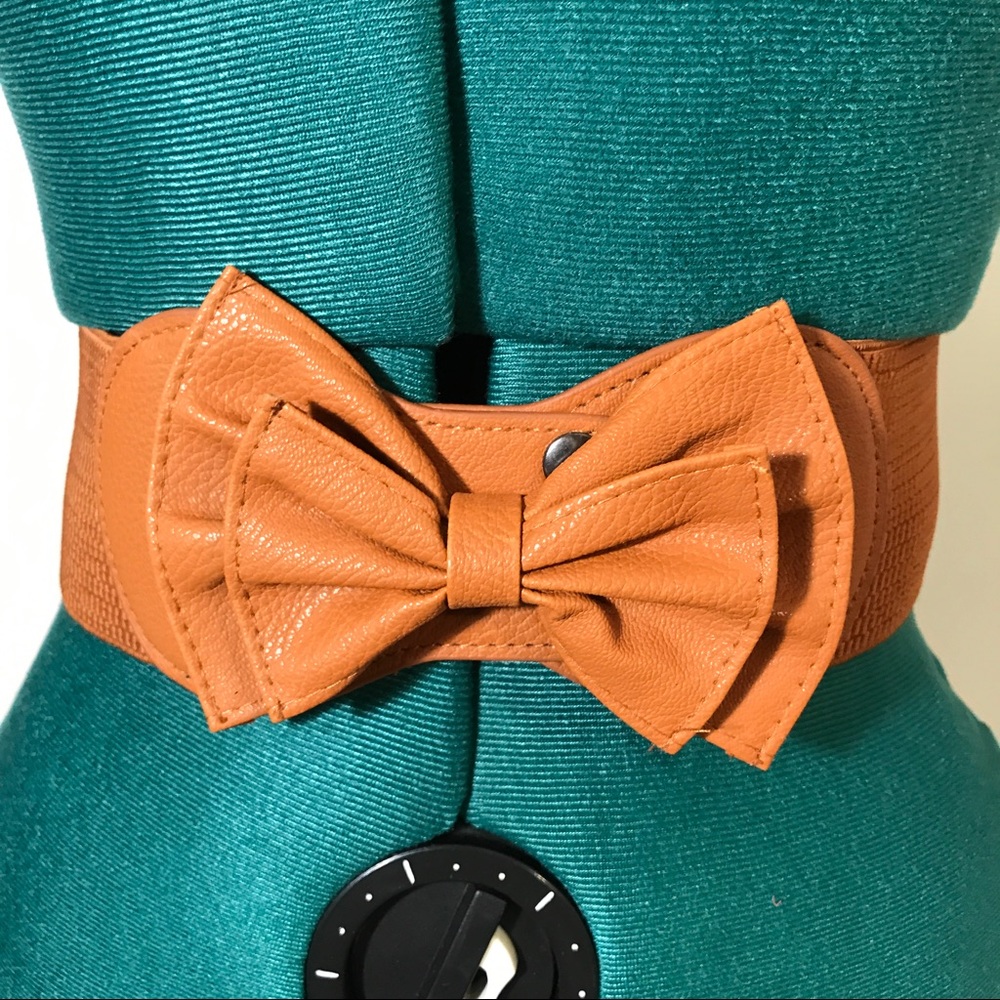 Super cute bow belt.