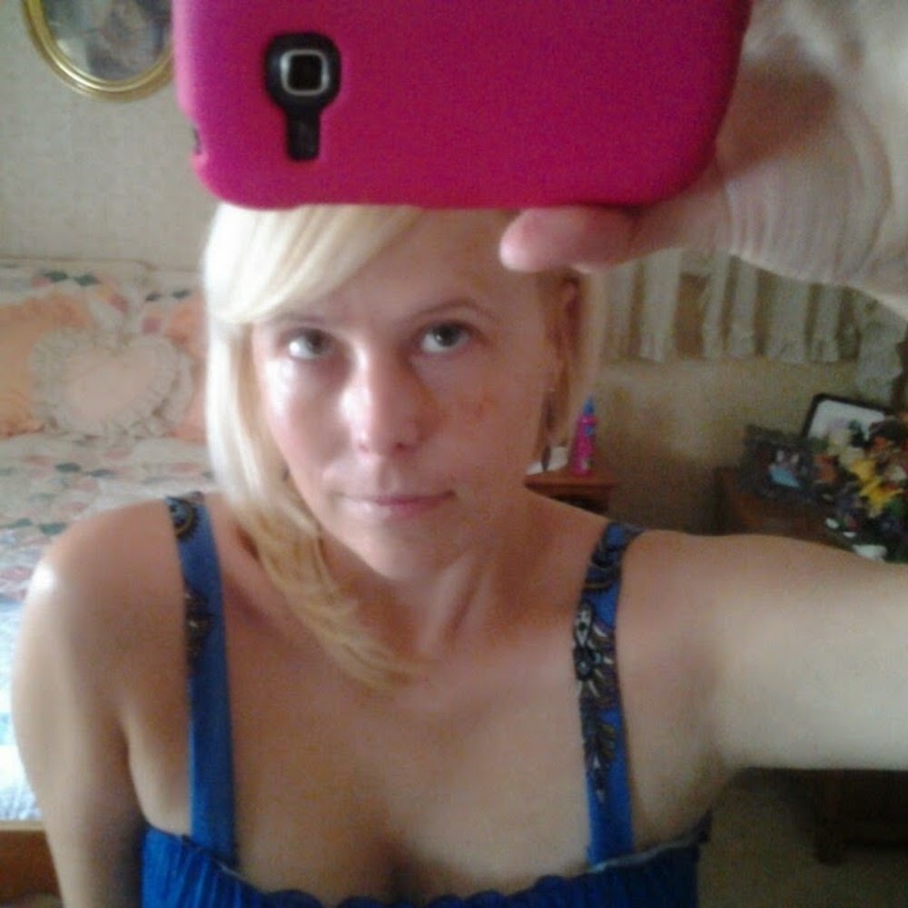 Meet your Posher, Lindsey **** Reasonable offers are accepted ****