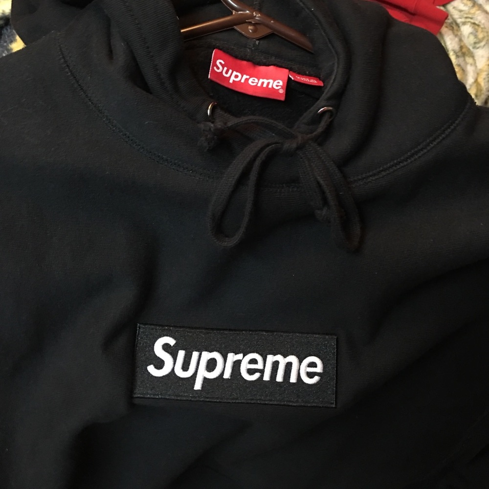 100% Authentic supreme box logo hoodie