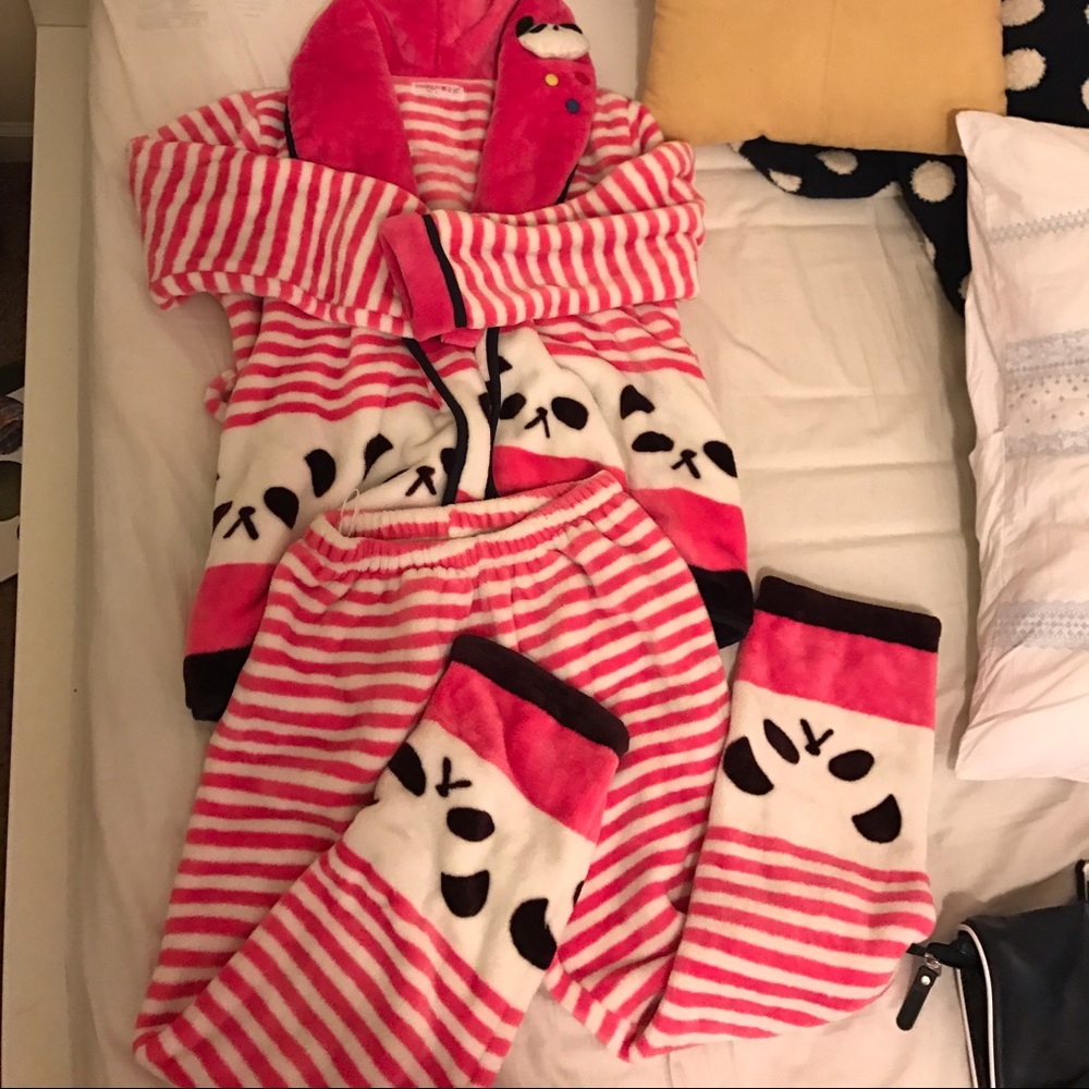 ‼️ Very comfy winter pajama with pandas