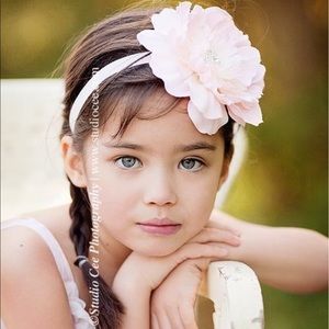 Girls: 20% off 3+ items!