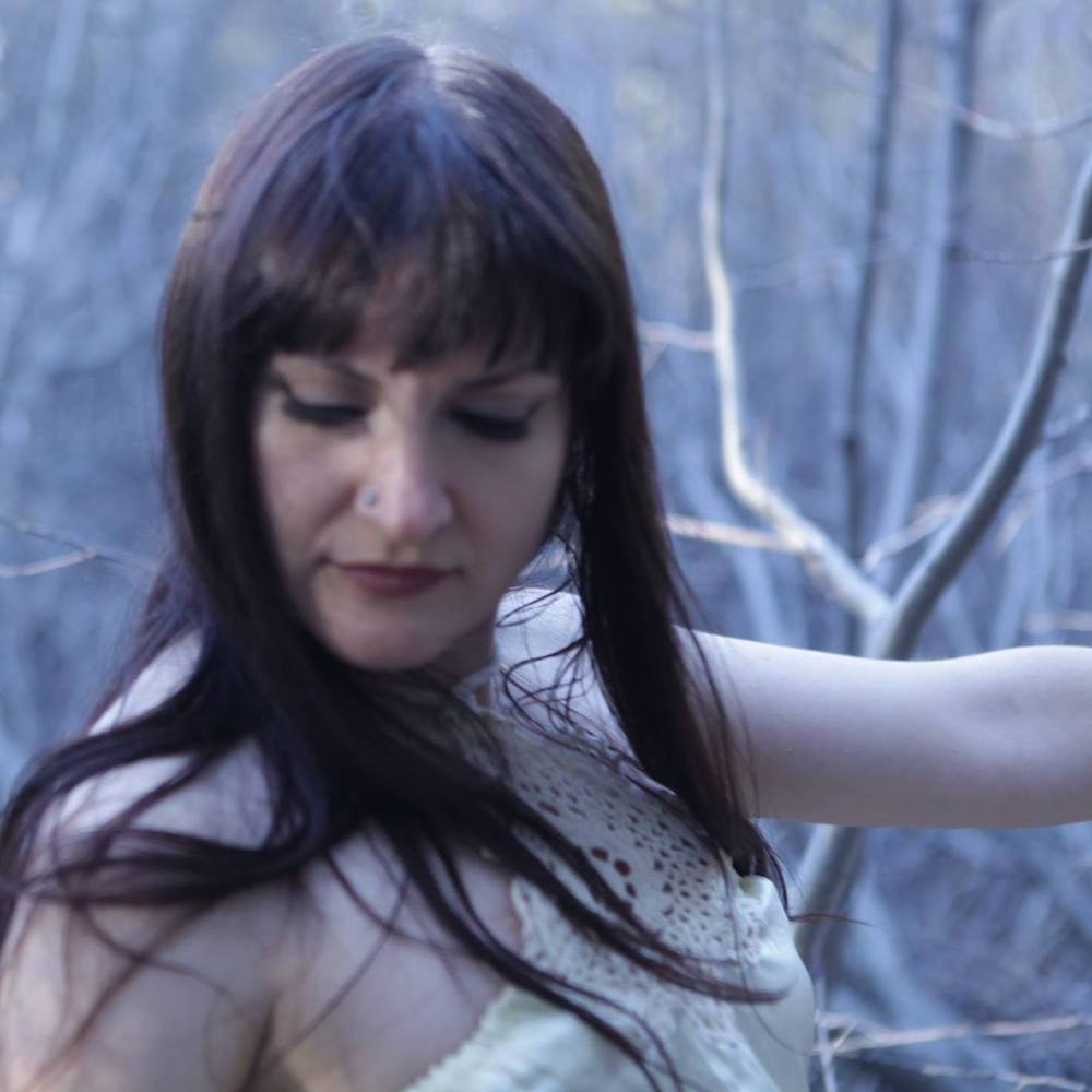 Meet your Posher, La chanteuse