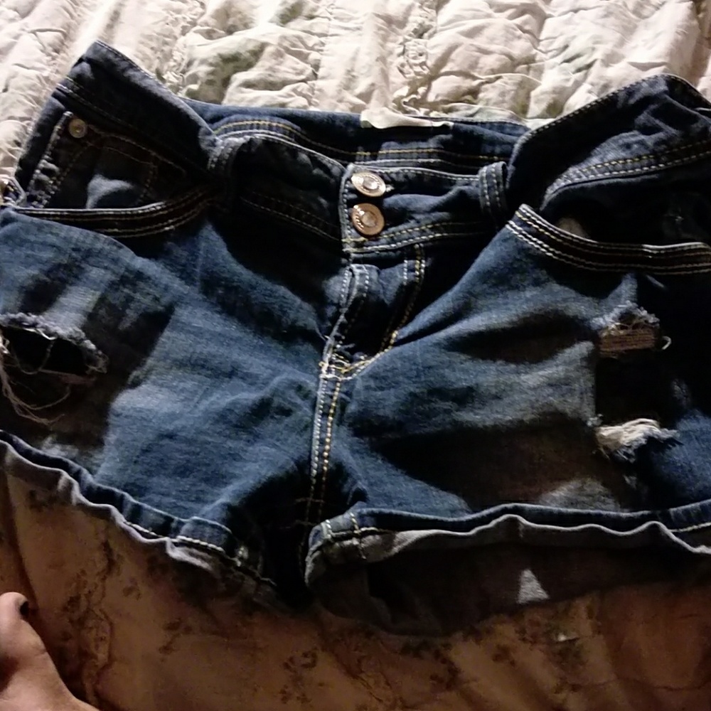 No Boundaries Shorts size 17