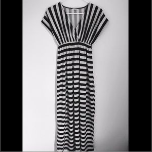 📦‼️SOLD on VINTED‼️Black striped maxi dress