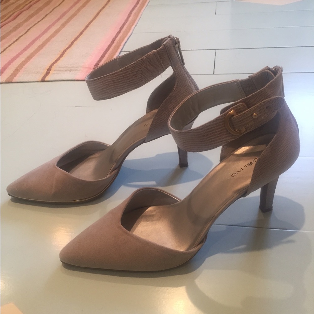 Chic gray heels!