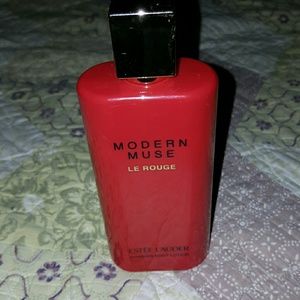Modern muse le rouge body lotion