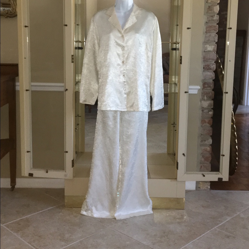 VINTAGE CHANTEUSE IVORY BROCADE 2 PC SLEEPWEAR SET