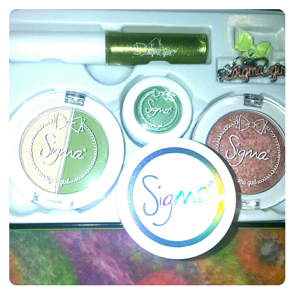 Sigma Color Pop Collection So Jaded  Loose shimmer