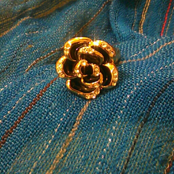 Four Fashion Rings - Picture 3 of 4