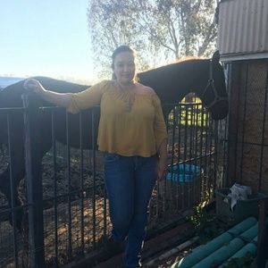 Meet your Posher, Claudia