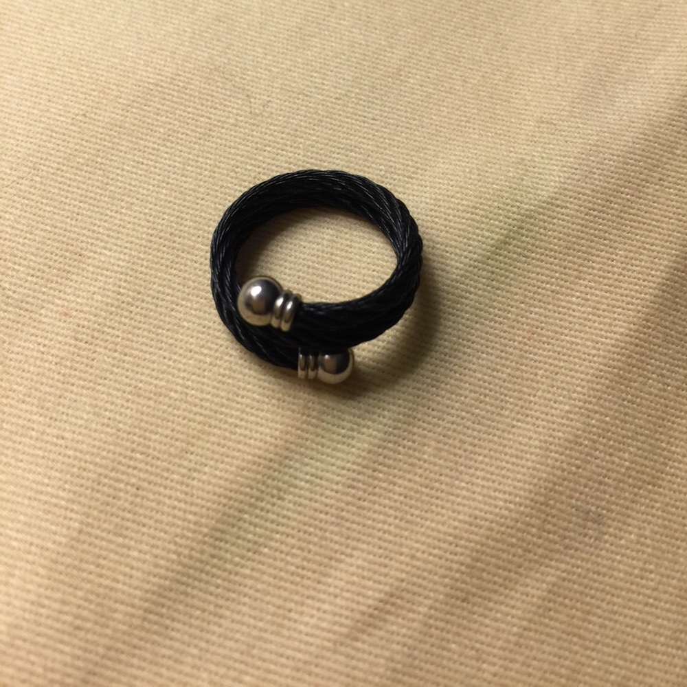 Silver knob & black soft wire mesh band ring 💜