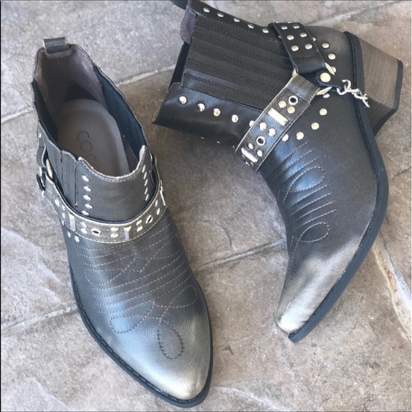 Distressed Black Cowboy Stud Harness Boots - Picture 6 of 8