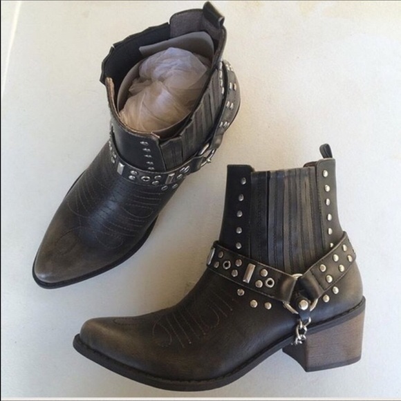 Distressed Black Cowboy Stud Harness Boots - Picture 7 of 8