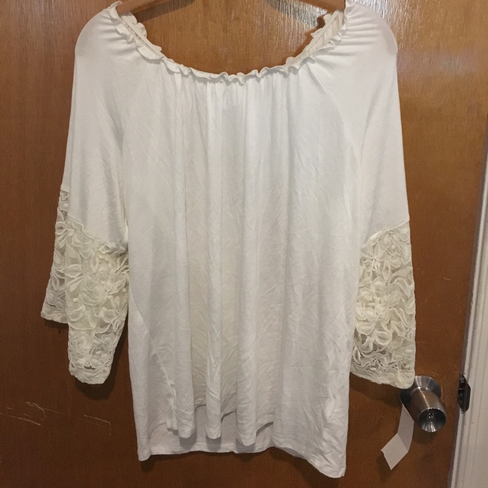 ⭐️LOWEST PRICE⭐️ Off the Shoulder top