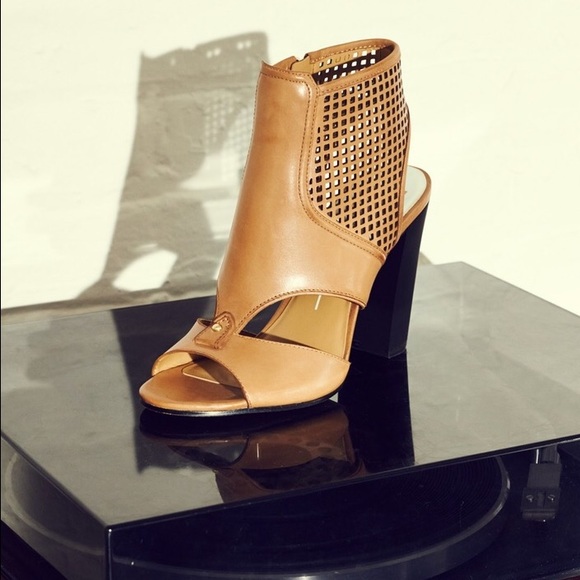 Dolce Vita Open Toe Scale Embossed Cutout Sandal - Picture 7 of 8